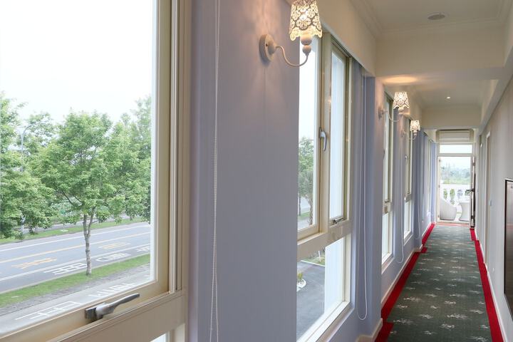 Ballroom/Hall 46 of 56
