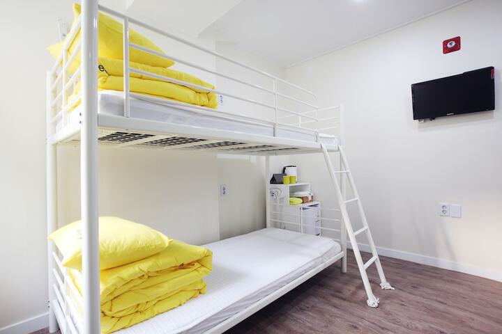 Room 14 of 33