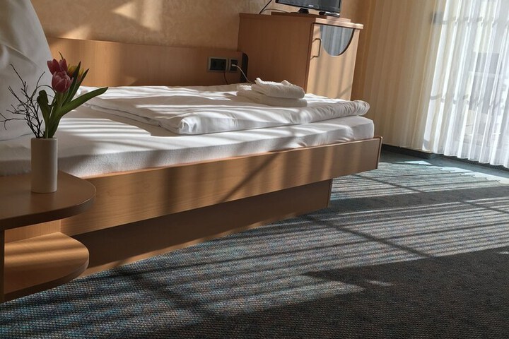 Room 5 of 64