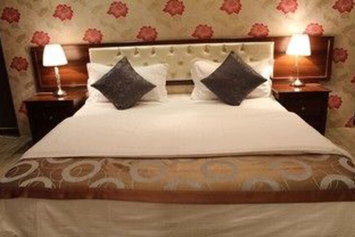 Room 10 of 82