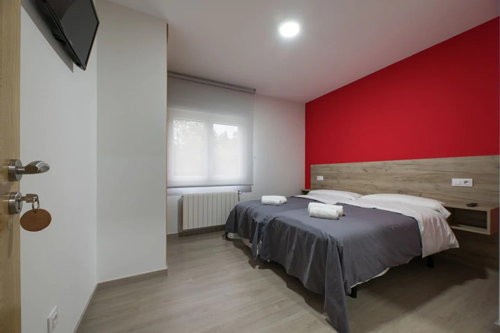 Room 8 of 10
