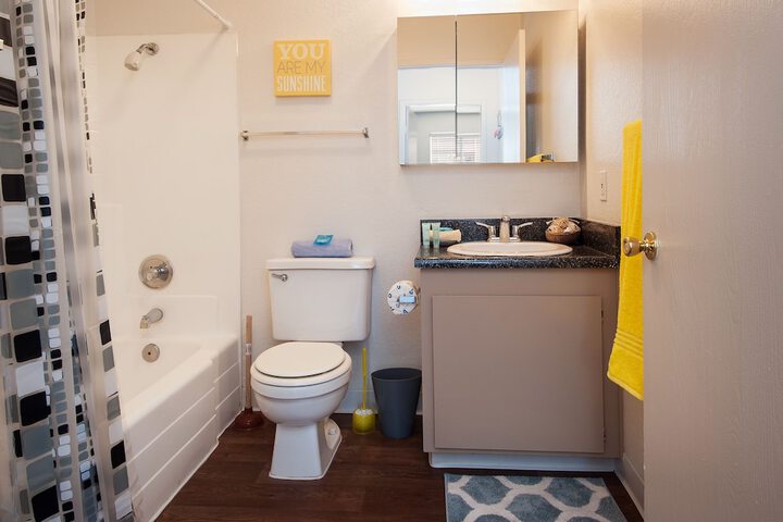 Room 4 of 25