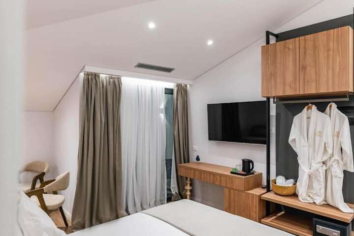 Room 30 of 189