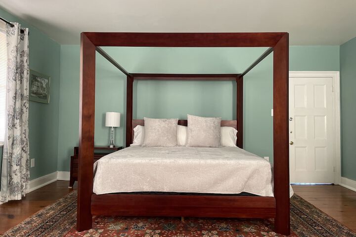 Room 103 of 170