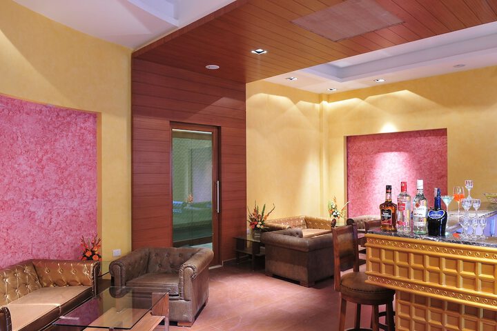Lounge 26 of 35