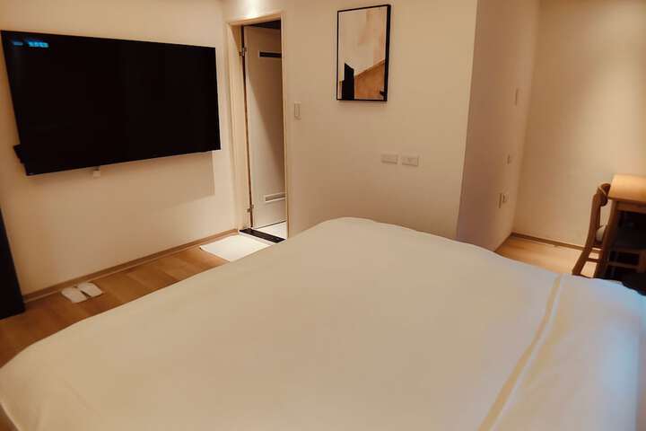 Room 15 of 51
