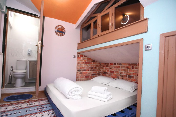 Room 9 of 39