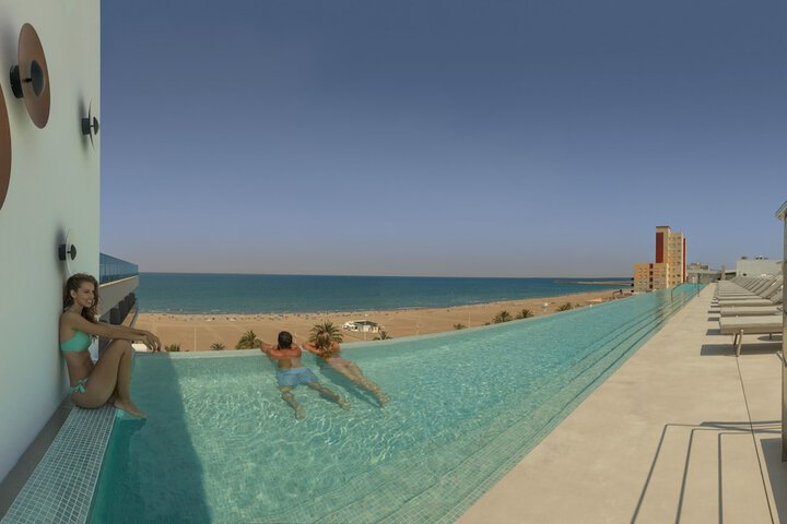 Hotel with Pool
