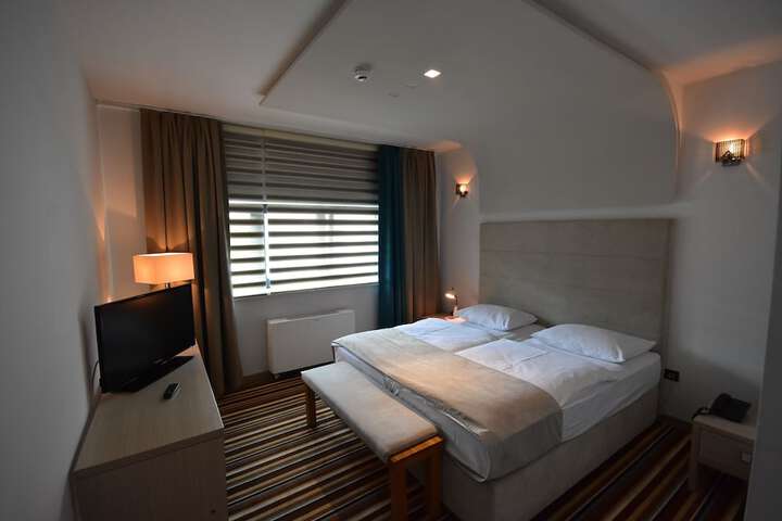 Room 21 of 42