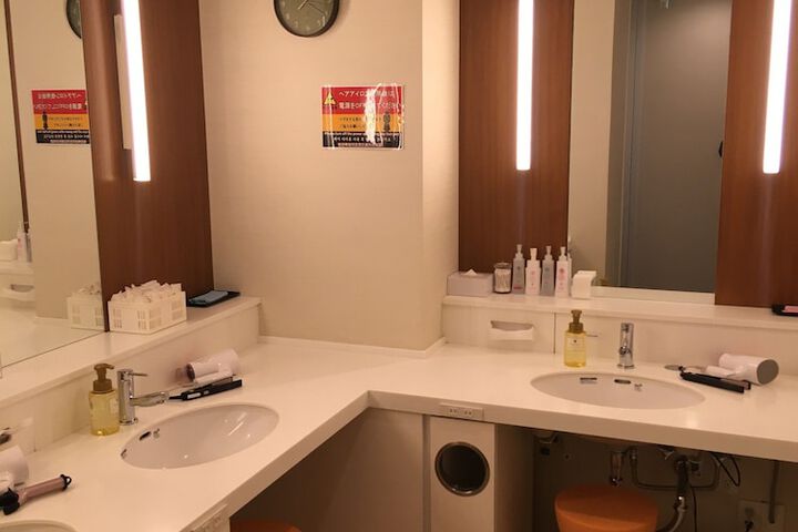 Room 16 of 36