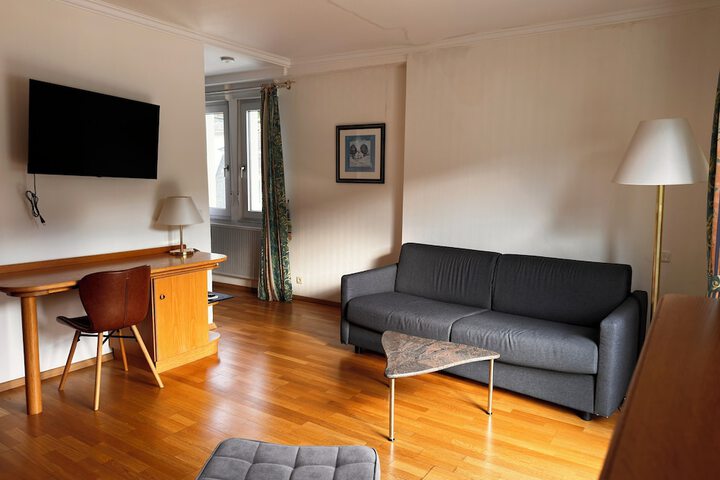 Room 19 of 42