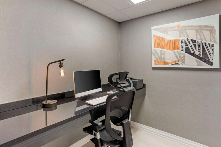 Business Center 48 of 51