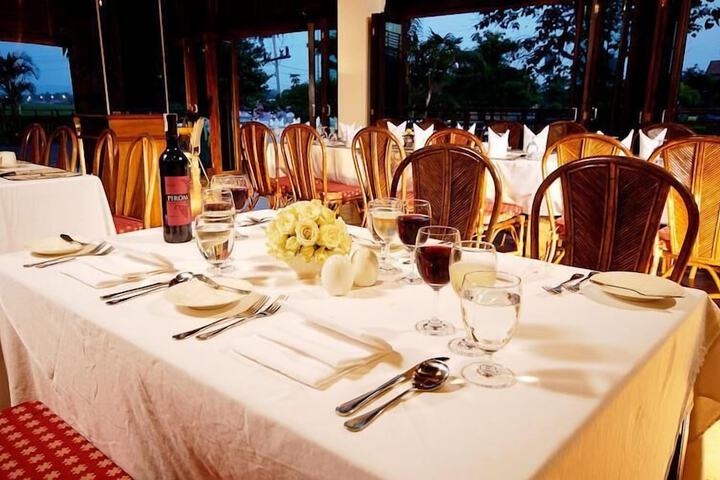 Dining Photos