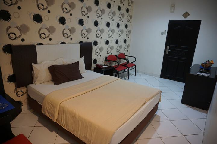 Room 6 of 56