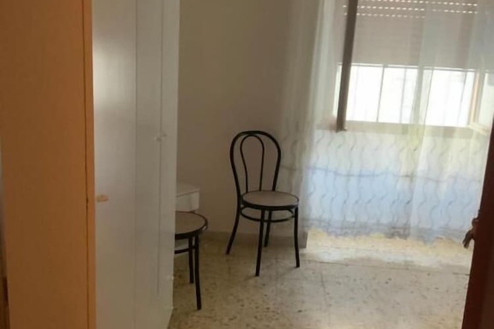 Room 10 of 38