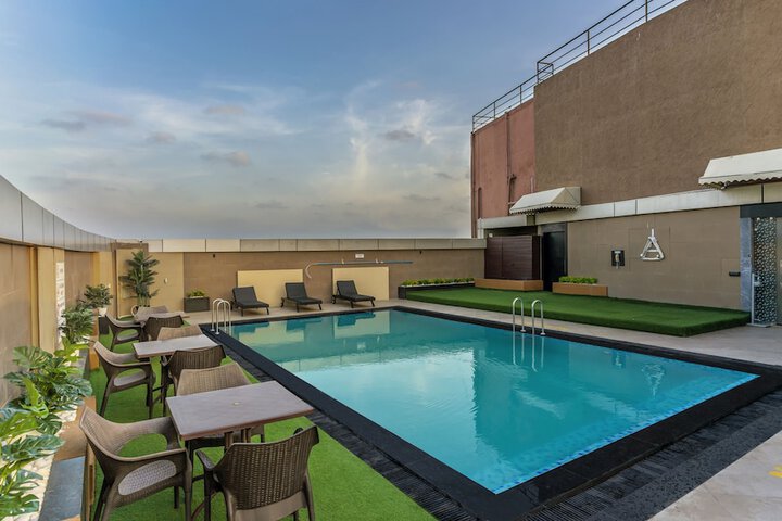 Pool 19 of 45