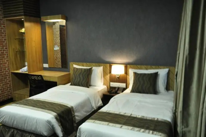 Room 5 of 28
