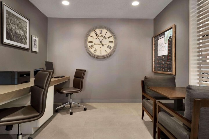 Business Center 28 of 30