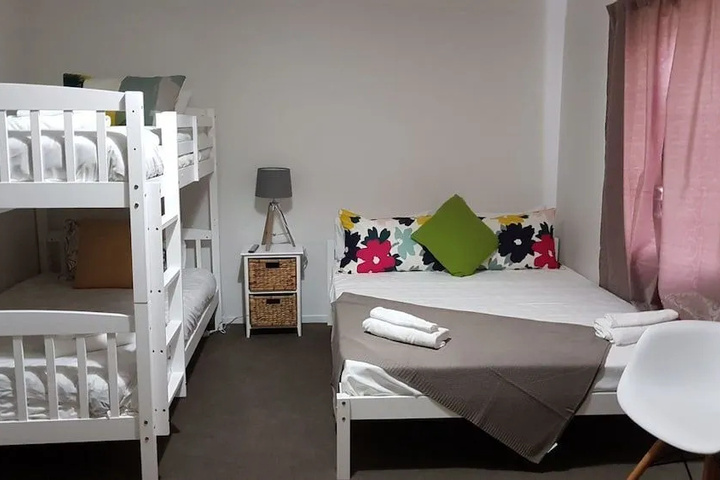 Room 4 of 9