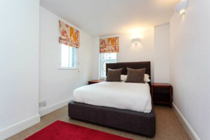 Room 17 of 22