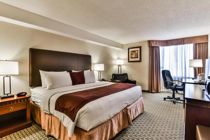 1 King Bed - Wireless High Speed Nt Refridgerator Wrk Dsk Coffee Maker Full Breakfast (1 of 5)