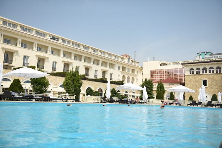Pool 44 of 92