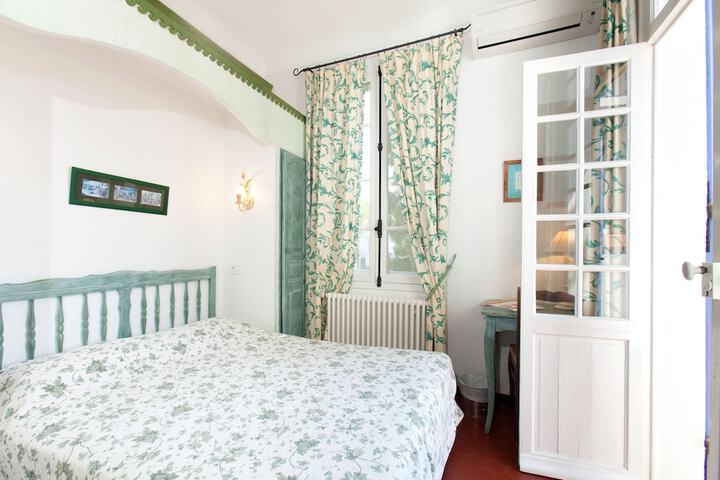 Room 9 of 47
