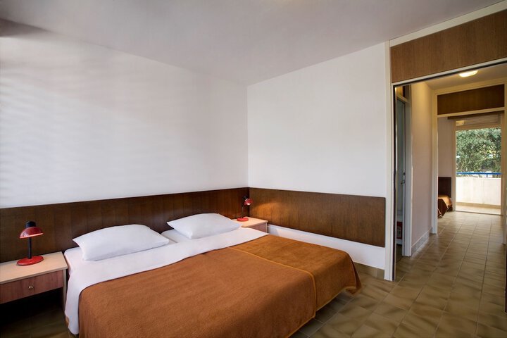 Room 4 of 57