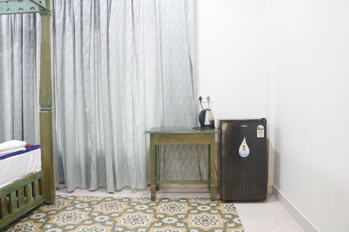 Room 4 of 12