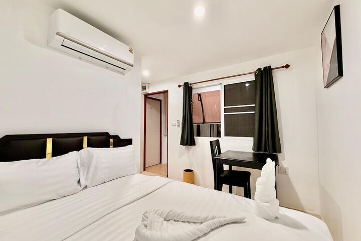 Room 3 of 33