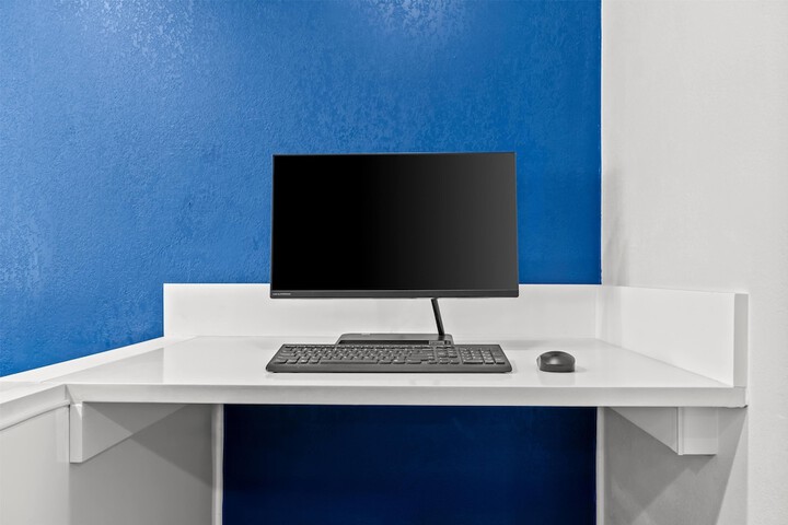 Business Center 31 of 36