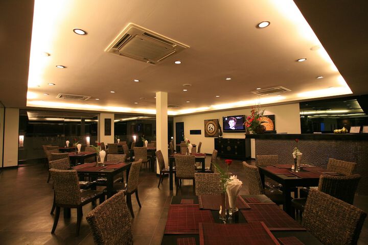 Dining 43 of 50