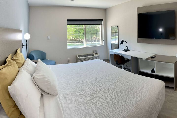1 King Bed (9 of 10)