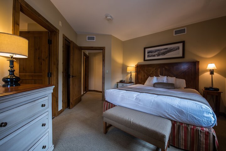 Room 6 of 166