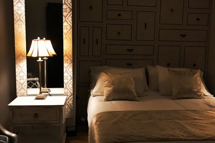 Room 6 of 74