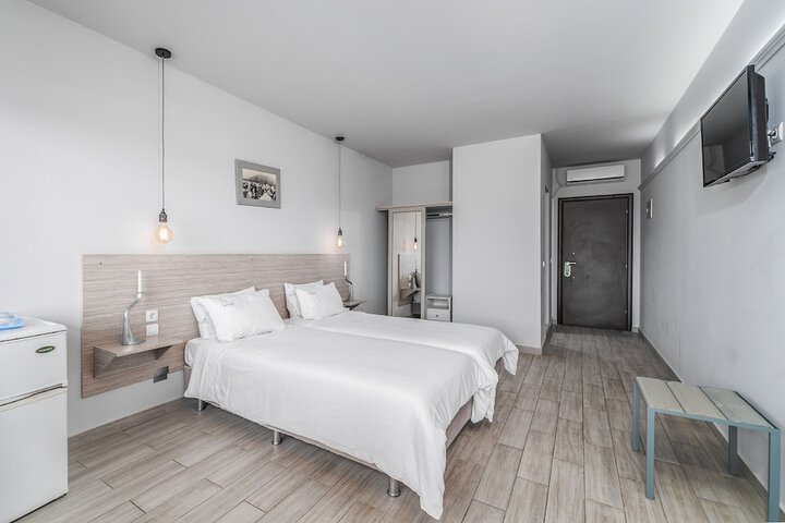 Room 8 of 25