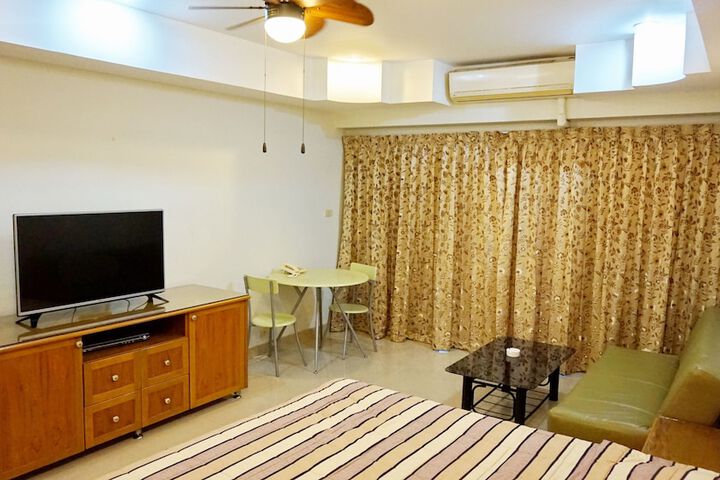 Room 13 of 77