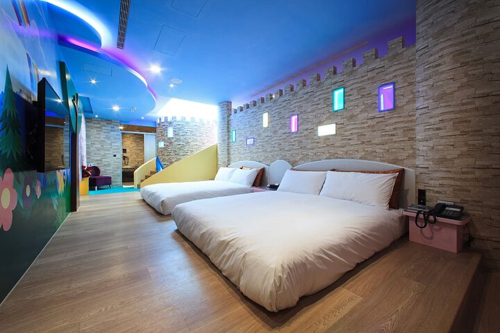 Room 42 of 75
