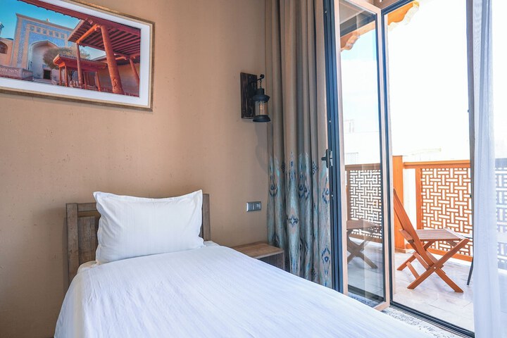 Room 32 of 85