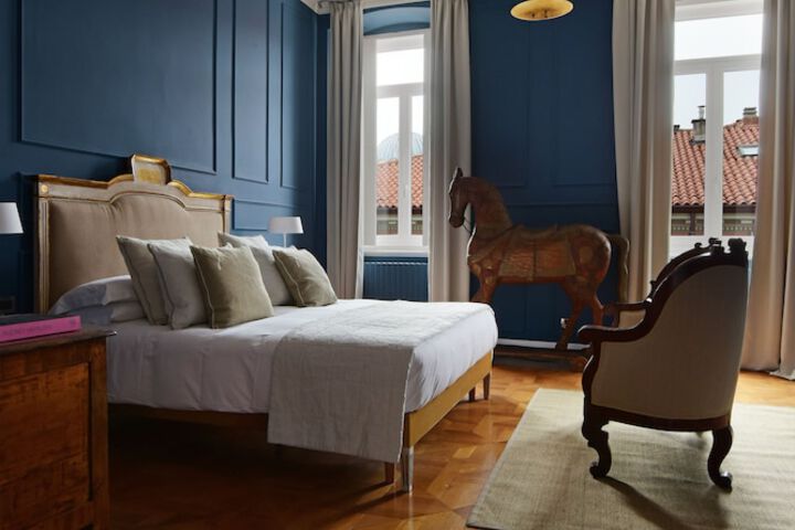 Room 10 of 61