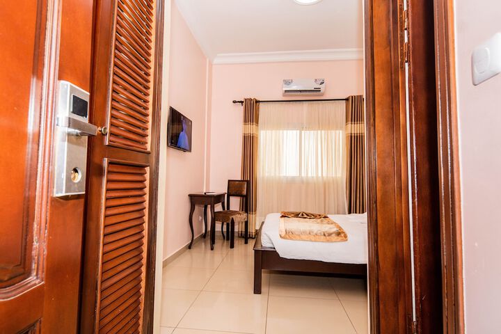 Room 5 of 42