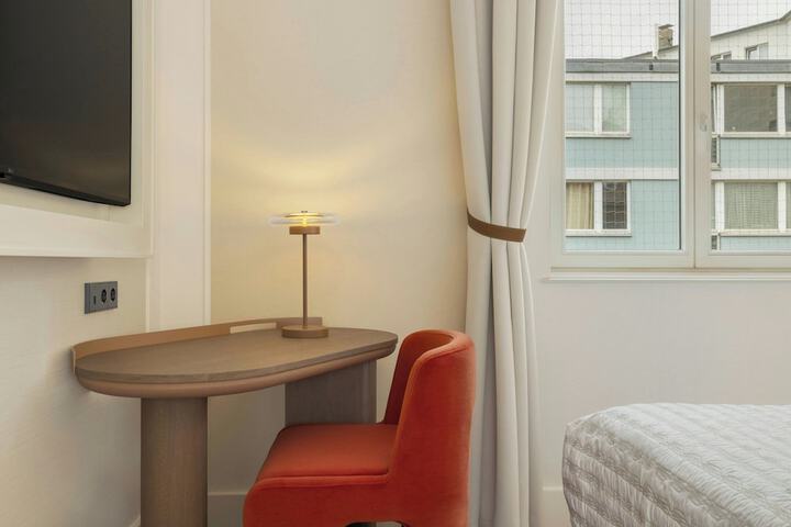 Room 15 of 108