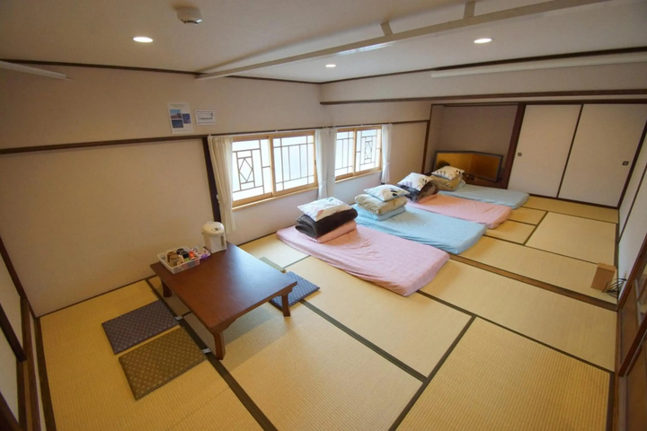 Room 2 of 23