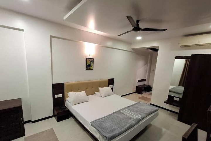 Room 5 of 6