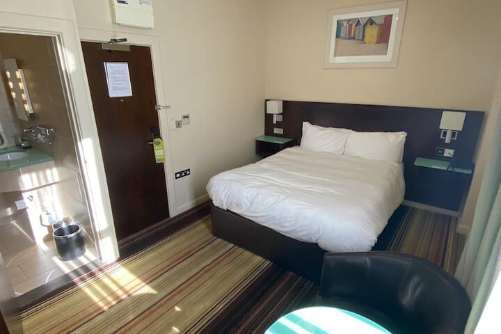 Room 27 of 70