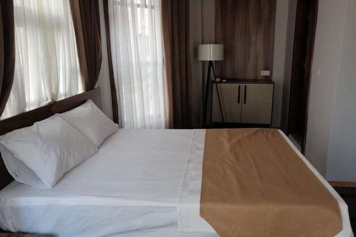 Room 9 of 32