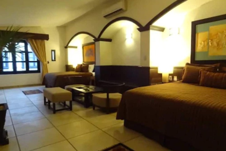 Room 16 of 40