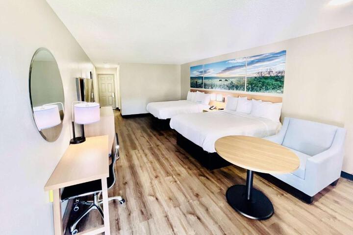2 Queen Beds (5 of 7)