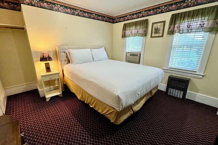 Room 28 of 73