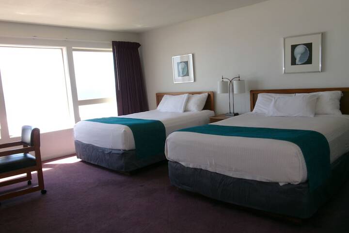 Room 40 of 165